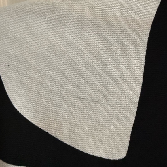 Gracia Black and White Abstract Long Sleeve Dress - Picture 5 of 9